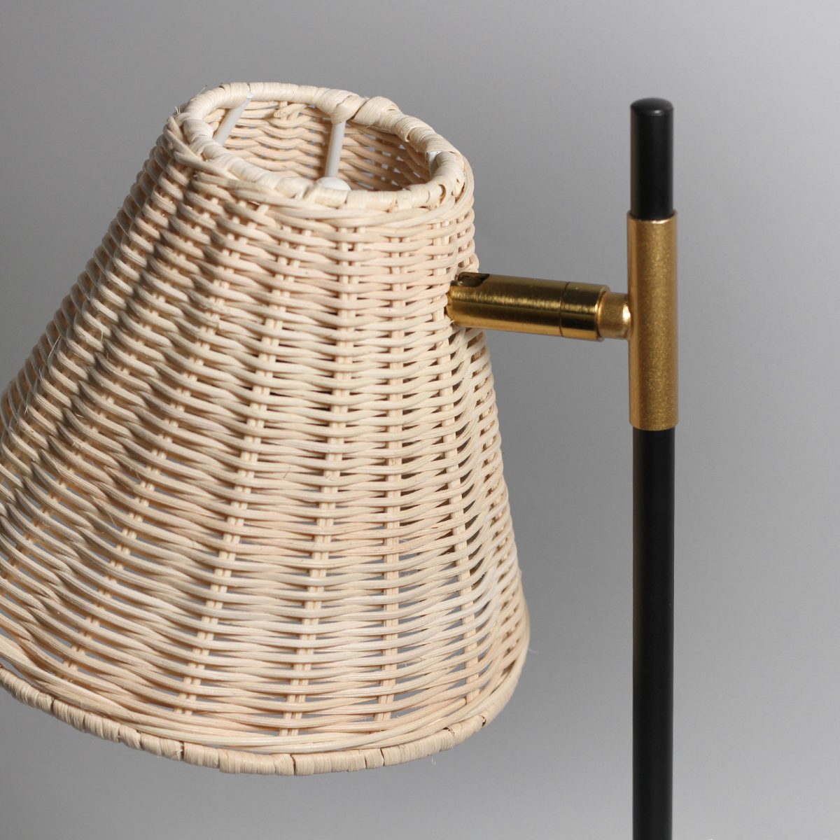 NNEDSZ Yvette Rattan Table Lamp - Image 4
