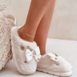 Slippers model 204960 Step in style