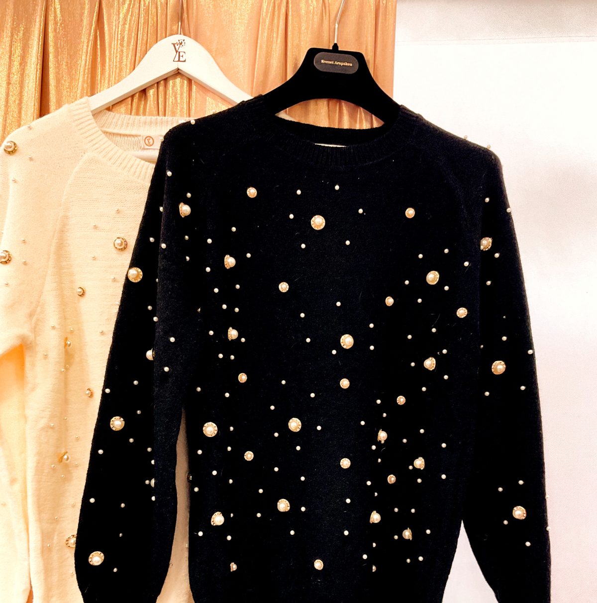 Sweater with Pearls - Image 7