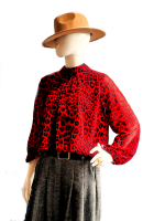 Striking crop blouse in a bold leopard red and black color - Image 2